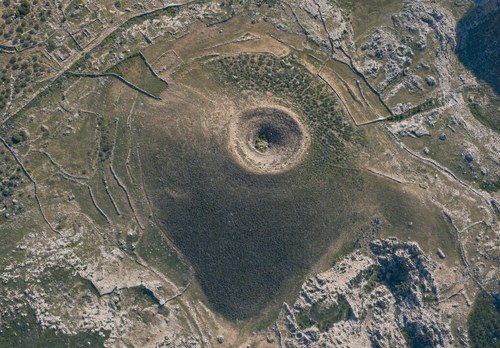 Volcano with crater at the edge of the Hauran range (Tell Hadid). View toward the northwest.