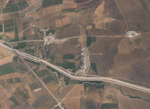 Archive record 193e: Southeast of er-Ramle, er-Ramle-Latrun road, military camp, British airfield, southern continuation of no. 192
