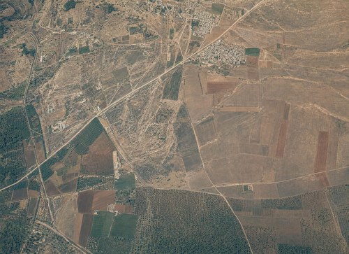 Archive record 208a: Northwest of er-Ramle: overview of the terrain as far as the village of Sarafand, 4 km of the Jaffa-Jerusalem road, and the railway junction toward Jerusalem and Gaza