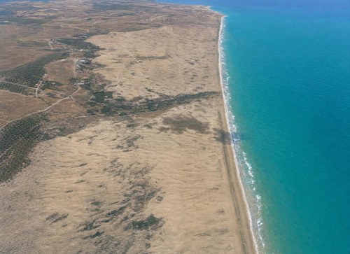 Archive record 369: overview of the entire terrain north and south of Nebi Junis and the course of Nahr Sukrer