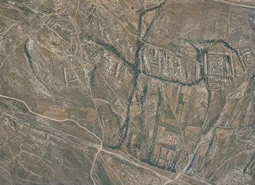 Archive record 369a: overview of the entire terrain north and south of Nebi Junis and the course of Nahr Sukrer