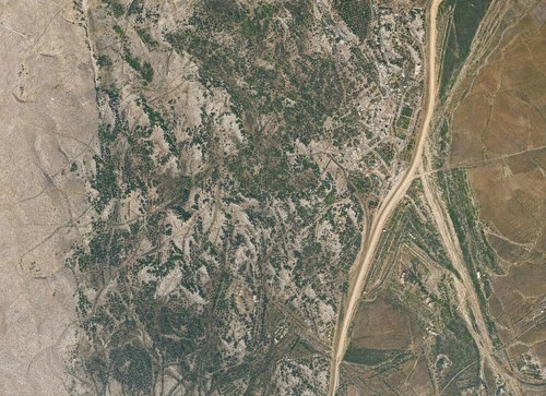 Archive record 369b: overview of the entire terrain north and south of Nebi Junis and the course of Nahr Sukrer