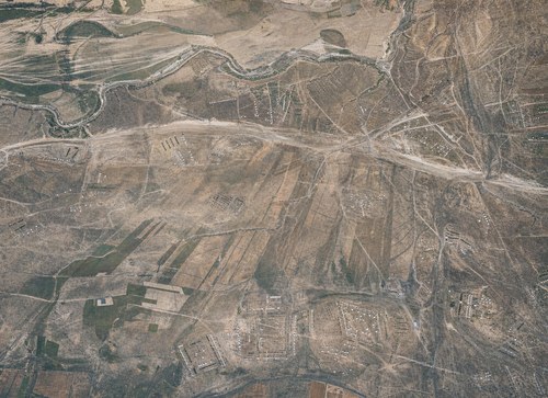 Archive record 369c: overview of the entire terrain north and south of Nebi Junis and the course of Nahr Sukrer
