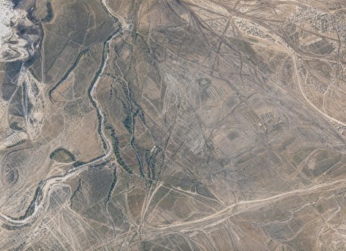 Archive record 369i: overview of the entire terrain north and south of Nebi Junis and the course of Nahr Sukrer