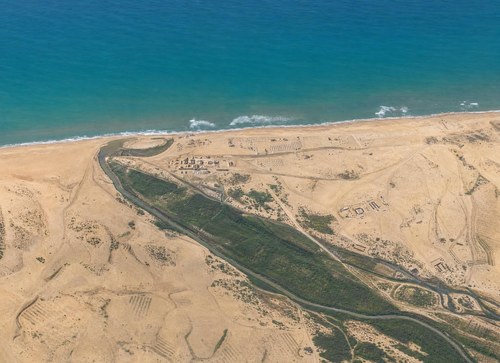 Archive record 369k: overview of the entire terrain north and south of Nebi Junis and the course of Nahr Sukrer