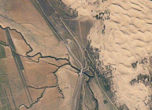 Archive record 400: terrain west of Barka: Dschisr Esdud, railway and sand dunes