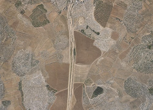 Archive record 711: Amwas-Latrun and surroundings (in chronological order): 4 km west of Latrun, eastern continuation of no. 710, with long columns on the march