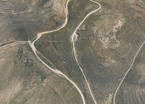 Archive record 753: Road from Latrun to Jerusalem: northeastern continuation of no. 751, bend of Wadi Kalonje, Bet Tubna, old and new Jerusalem road north and south of Ras el-Alwe