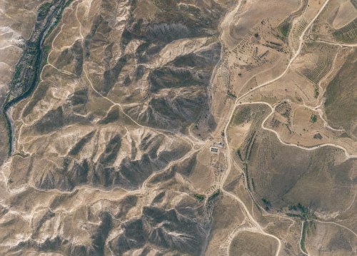 Archive record 872a: el-Azarije, Jericho road, Khan Hatrur, Khan el-Meschrab, Deir el-Kelt, Jebel Karantal, etc.: Khan el-Meschrab and northeastern surroundings to the Wadi el-Kelt, like no. 871 with western continuation