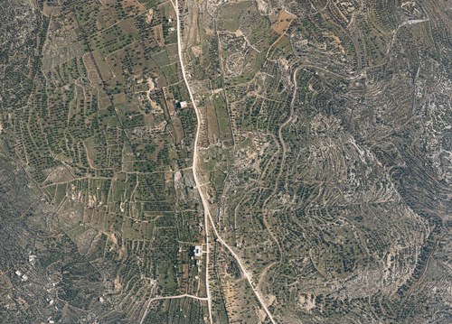 Archive record 913: Southern continuation of no. 912: Bethlehem road to Rachel's Tomb and the Bethlehem-Hebron road fork with eastern surroundings, old water conduit, and Wadi ed-Daschisch