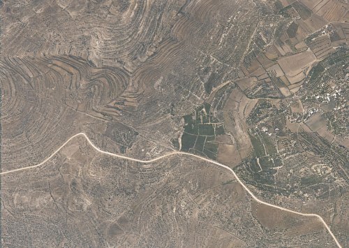 Archive record 957: Southern continuation of no. 956 with Wadi Abu Radschab and the Hebron road from Khirbet el-Kutt to Khirbet Mimas