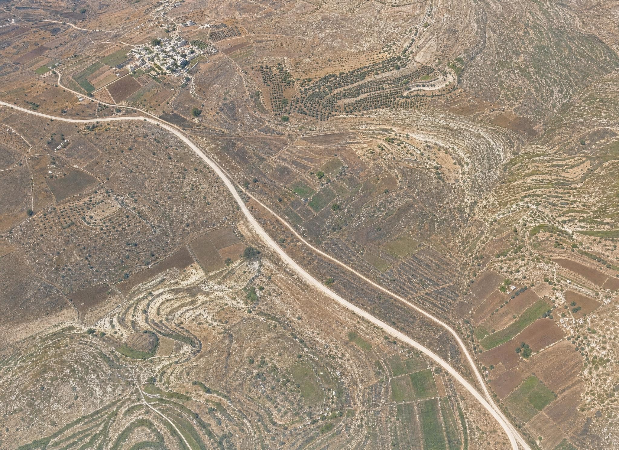 The northern road from Jerusalem I (Sho‘fat and Tlel el-Ful). View toward the northeast.