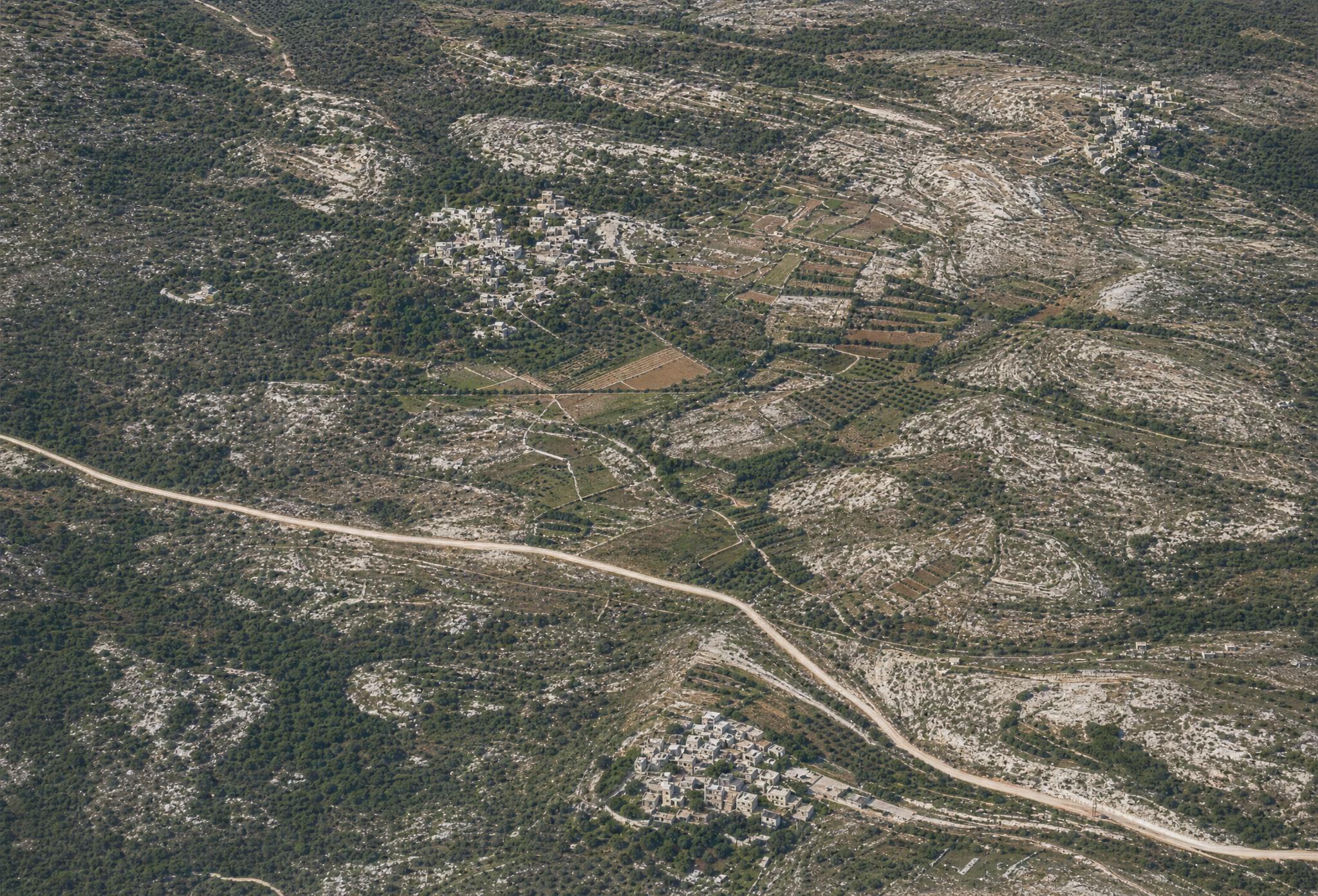 The northern road from Jerusalem III (Kalandie, Kufr ‘Akab, Rafat). View toward the east.