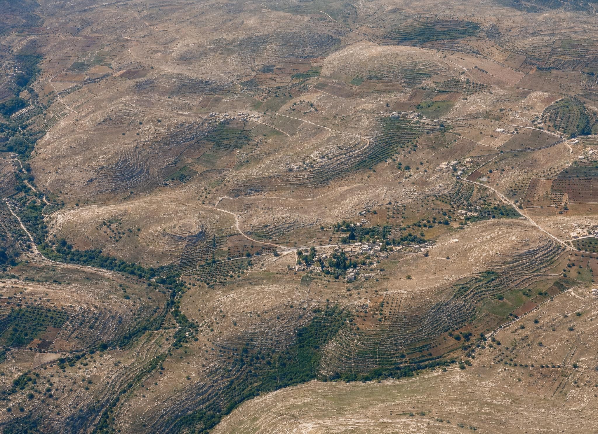 The northern road from Jerusalem IV (Tell en-Nasbe). View toward the east.