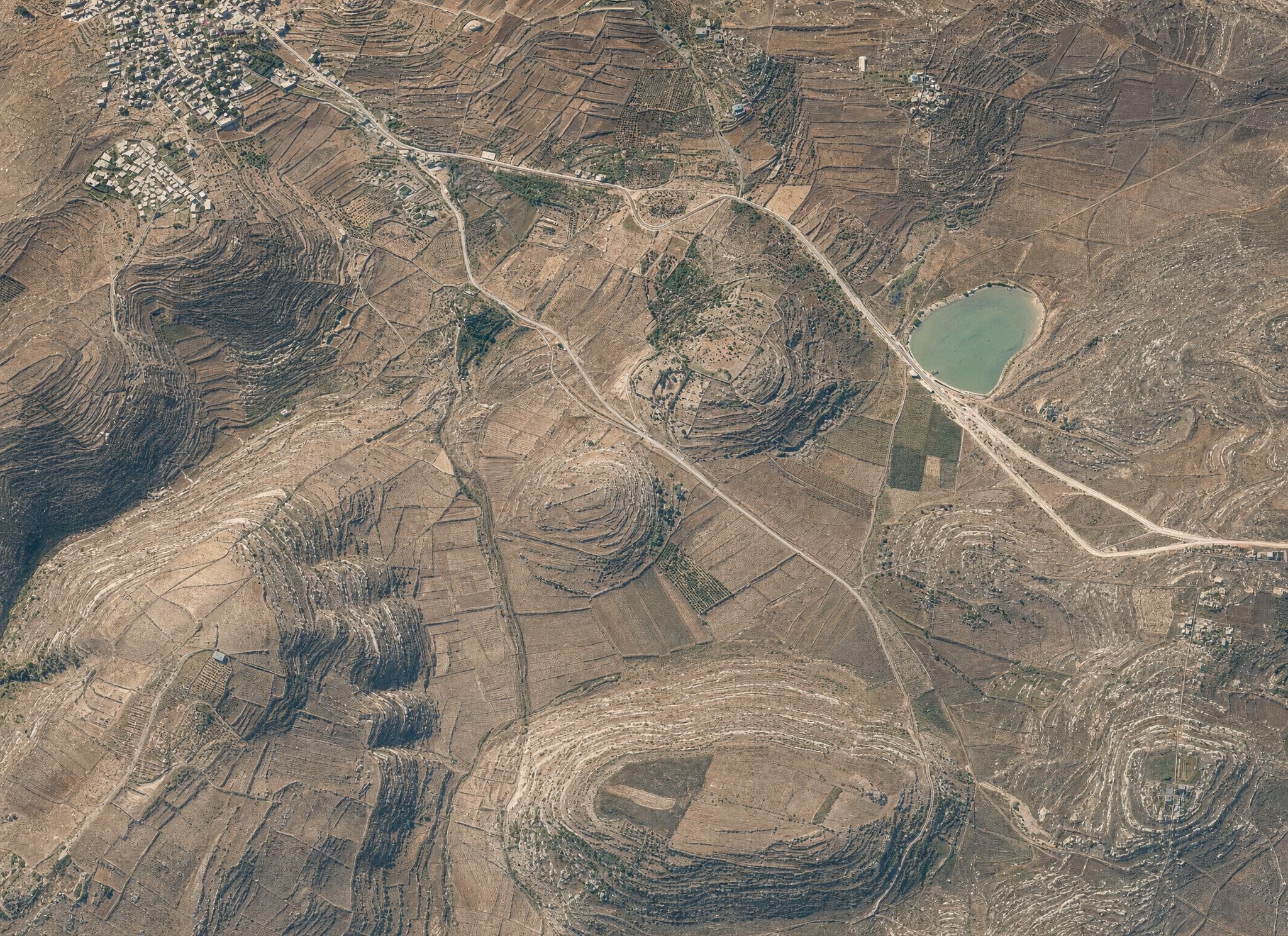 The northern road from Jerusalem VI (the road to Bethel). View toward the east.