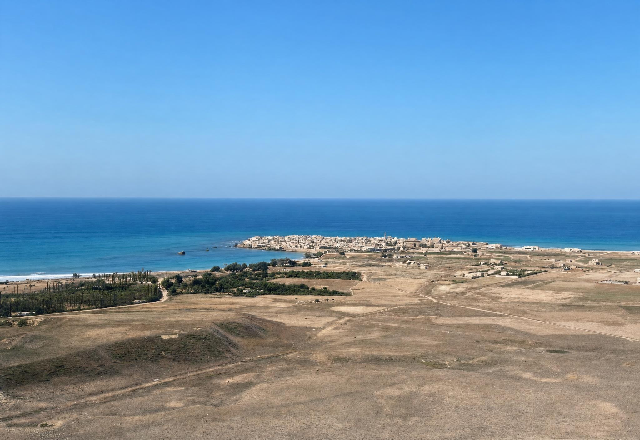 Akko and its surroundings from the east.