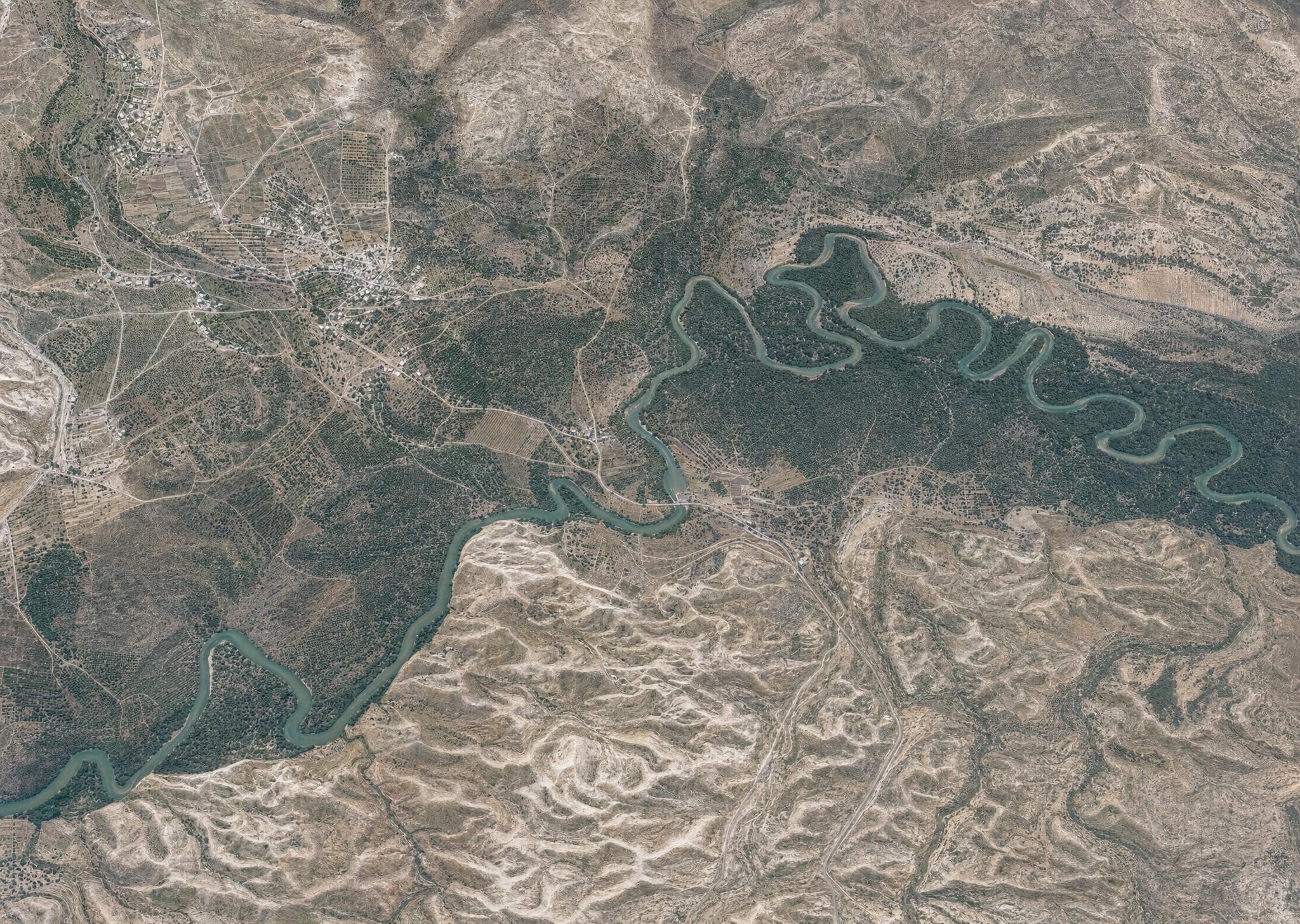 The Jordan at the Jericho bridge: Roraniye ford. Aerial oblique. View toward the east.