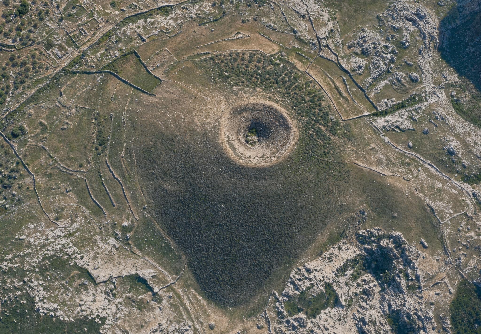 Volcano with crater at the edge of the Hauran range (Tell Hadid). View toward the northwest.