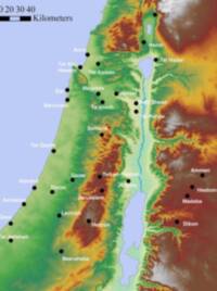 Modern full-color hypsometric elevation map with pale blue water, solid blue drainage, and white sans-serif place labels paired with black point symbols.