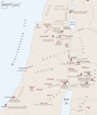 Flat modern atlas styling with pale beige land, pale blue water, gray typography, red settlement dots, dotted regional boundaries, and black event symbols.