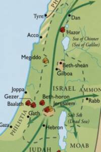 Flat-color Bible atlas style with pale blue water, green and tan land regions, dashed territorial boundaries, black serif labels, and broad dark green movement arrows.