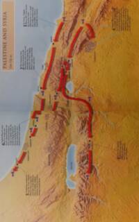 The map combines stepped shaded hypsometric relief with broad red campaign arrows, numbered explanatory callouts, and dark leader lines.