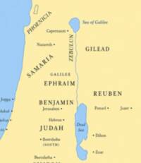 Flat-color Bible atlas style with pale yellow land, light blue water, thin darker blue hydrographic outlines, and black serif labeling. Cities are marked by small filled black dots.