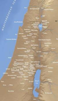 The map uses full-color hypsometric elevation tints with digital shaded relief, blue water bodies, thin blue drainage, and predominantly white haloed labels.