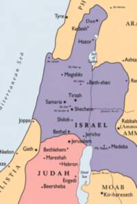 Flat, brightly colored regional map with pale blue water, tan surrounding lands, purple Israel, pink Judah, and heavy black outlines.