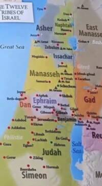 Flat full-color Bible atlas map with digitally shaded relief underneath colored tribal regions; labels and point symbols are layered over the regional fills.